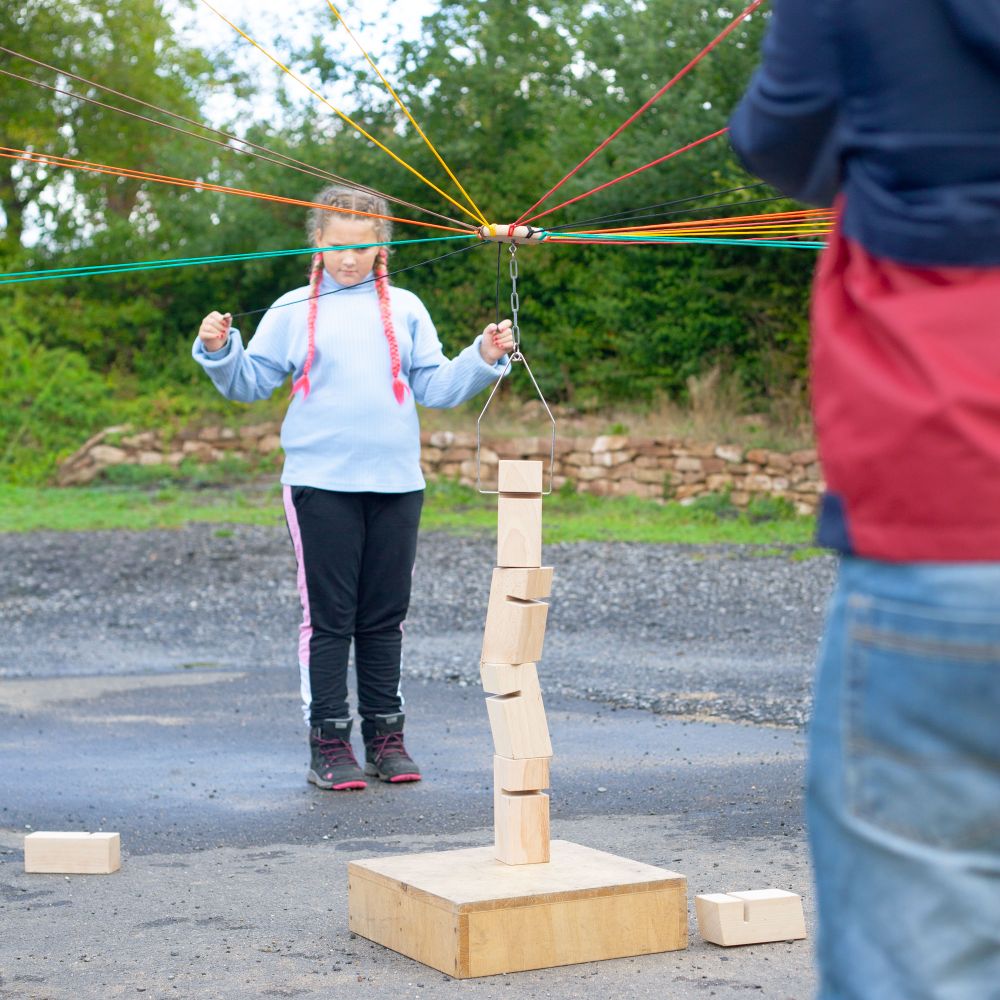 Kinder bei Gesellschaftsspiel