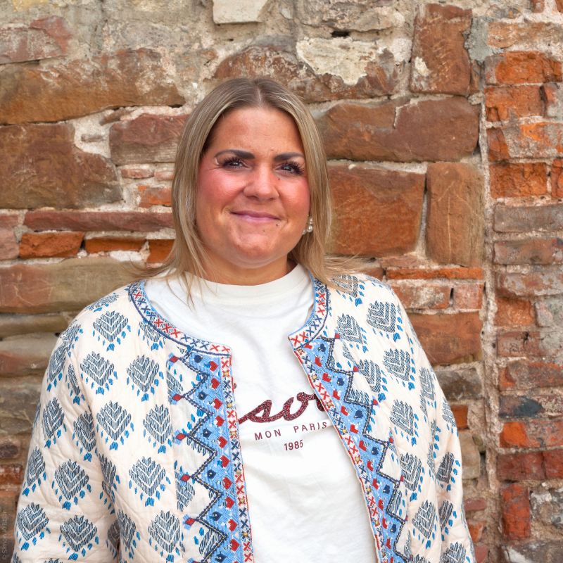 Frau Melanie Schubert